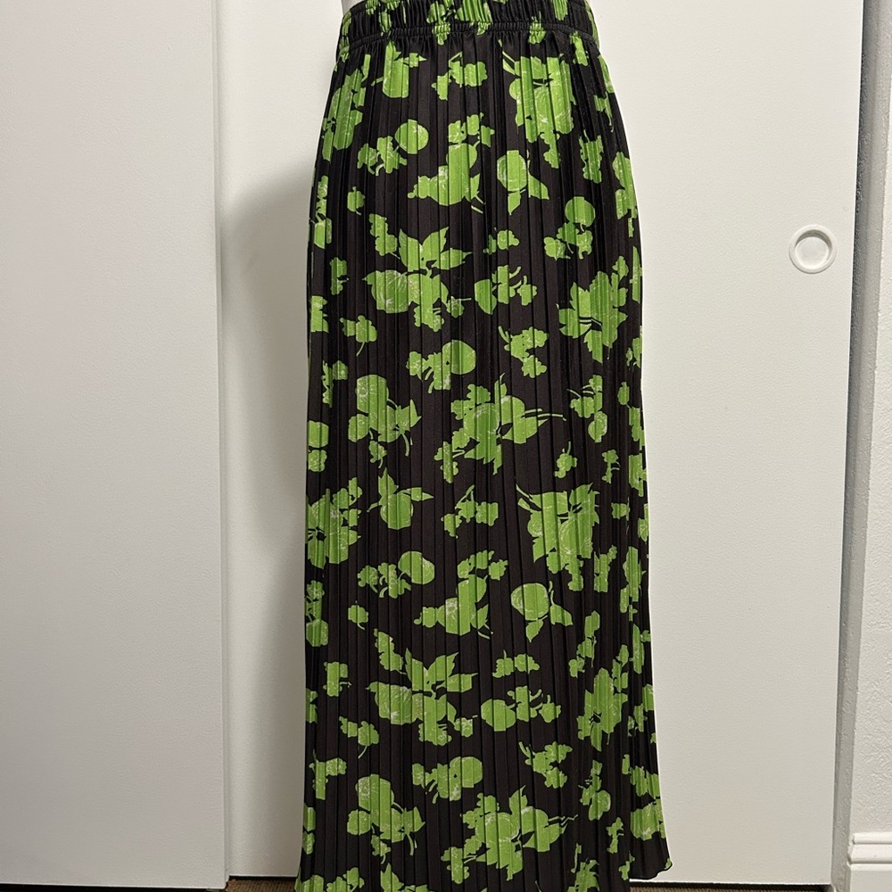 No. 6 Store: Floral Pleated Maxi Skirt - Black and Green